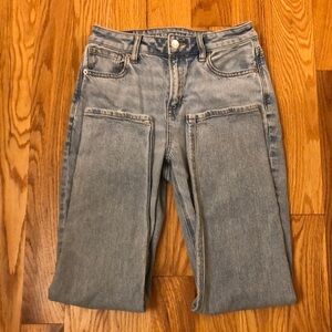 American Eagle Outfitters Women’s Jeans Light Wash. Size 2 Regular. EUC